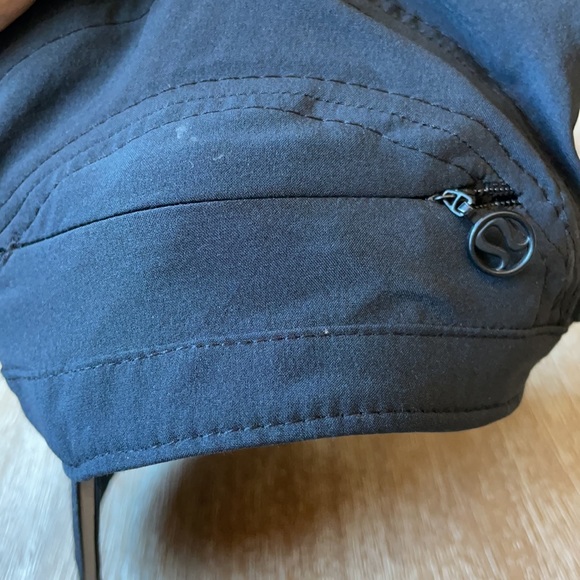 Lululemon Women’s Hat with Zipper - Picture 9 of 10